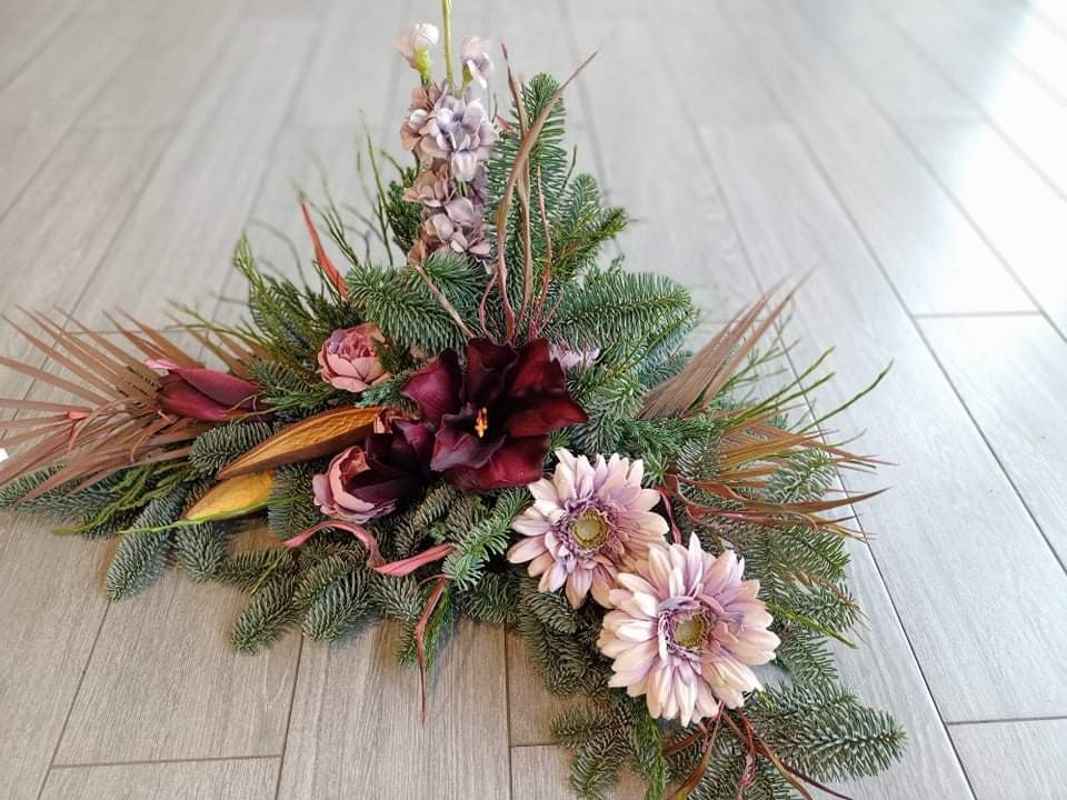 kompozycja na Wszystkich Świętych, kwiaciarnia Zielony Zakątek Poznań