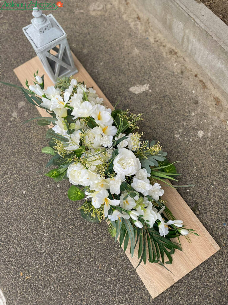 kompozycja do wazonu Wszystkich Świętych, kwiaciarnia Zielony Zakątek Poznań